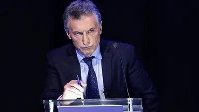 Tras la derrota de Mauricio Macri, el Banco Central apretó fuerte el cepo al dólar Tras la derrota de Mauricio Macri, el Banco Central apretó fuerte el cepo al dólar