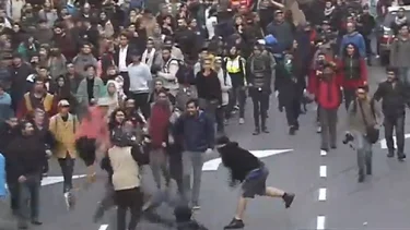 Violentos ataques de infiltrados a periodistas y represión policial en Buenos Aires