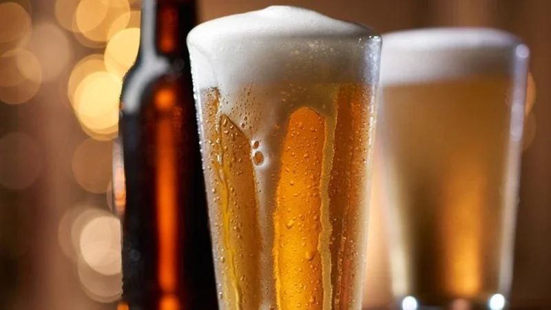 La ANMAT sacó de circulación cervezas, galletitas y un aceite de oliva