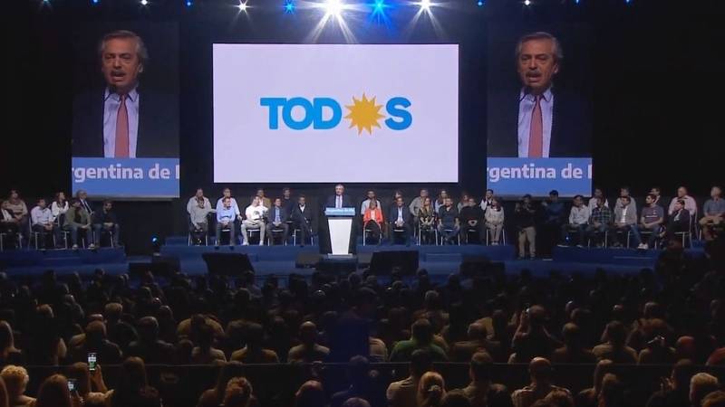 Alberto Fernández le pidió a Mauricio Macri "terminar con la uberización de la economía"