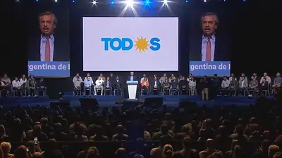 Alberto Fernández le pidió a Mauricio Macri "terminar con la uberización de la economía" Alberto Fernández le pidió a Mauricio Macri "terminar con la uberización de la economía"
