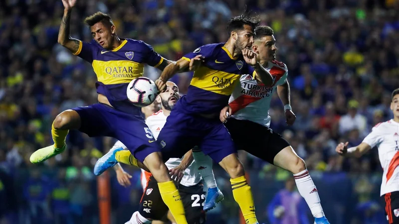Polémica en el Superclásico: ¿Fue mano de Emmanuel Mas en el gol anulado a Eduardo Salvio?
