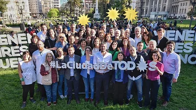 Matías Lammens y Gisela Marziotta cerraron su campaña con una jornada de recorridas por la Ciudad Matías Lammens y Gisela Marziotta cerraron su campaña con una jornada de recorridas por la Ciudad