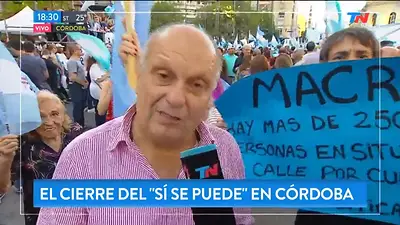 Corrieron a una persona de un móvil de TN por tener un cartel en contra de Mauricio Macri Corrieron a una persona de un móvil de TN por tener un cartel en contra de Mauricio Macri
