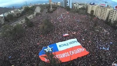 Multitudinaria movilización contra la represión y las políticas de Sebastián Piñera en Chile Multitudinaria movilización contra la represión y las políticas de Sebastián Piñera en Chile