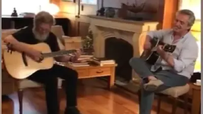 Alberto Fernández cantó con Santaolalla Mañanas Campestres en la previa a la elección Alberto Fernández cantó con Santaolalla Mañanas Campestres en la previa a la elección
