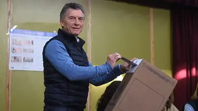 Votó Mauricio Macri: "Hay que esperar, las boca de urna no tienen rigor científico" Votó Mauricio Macri: "Hay que esperar, las boca de urna no tienen rigor científico"