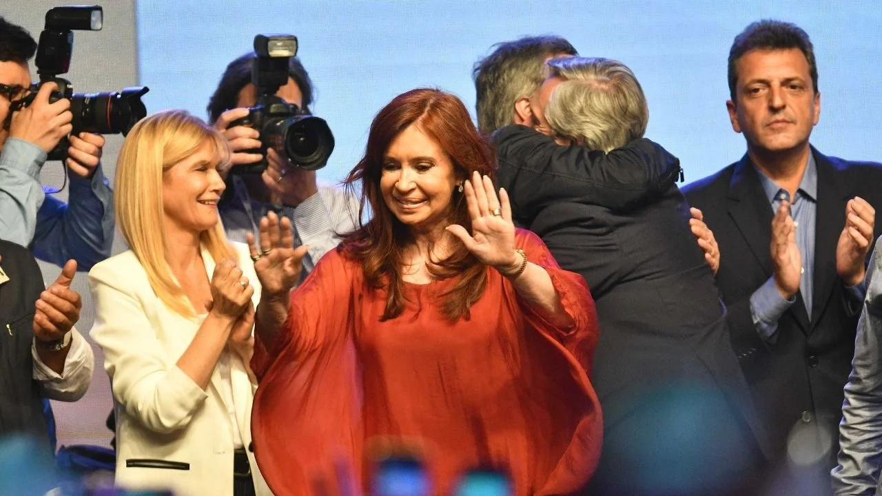 Cristina Kirchner le informó a la Justicia que prorroga su estadía en Cuba
