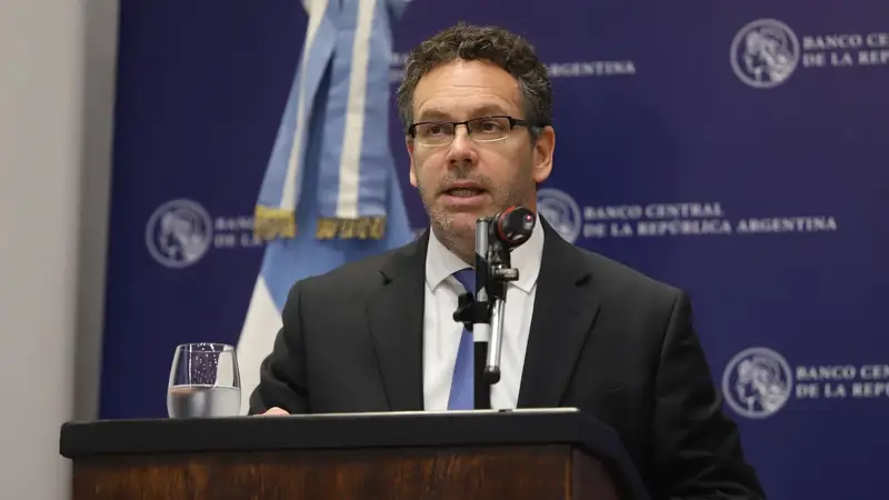 Guido Sandleris, sobre el cepo al dólar: "El objetivo es preservar las reservas en este momento de transición" 