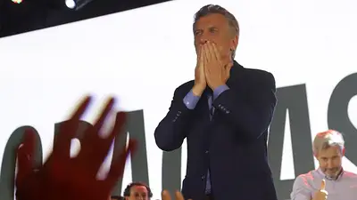 Mauricio Macri no se va del país, dijo que seguirá en política y aseguró que "hay gato para rato" Mauricio Macri no se va del país, dijo que seguirá en política y aseguró que "hay gato para rato"