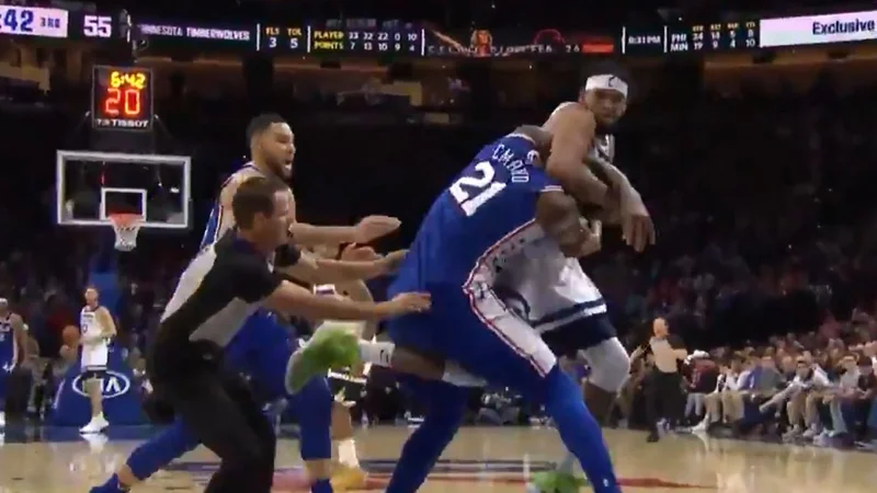 Duelo de gigantes: golpes y una pelea impactante entre Embiid y Antony-Towns, dos jugadores de la NBA en pleno partido