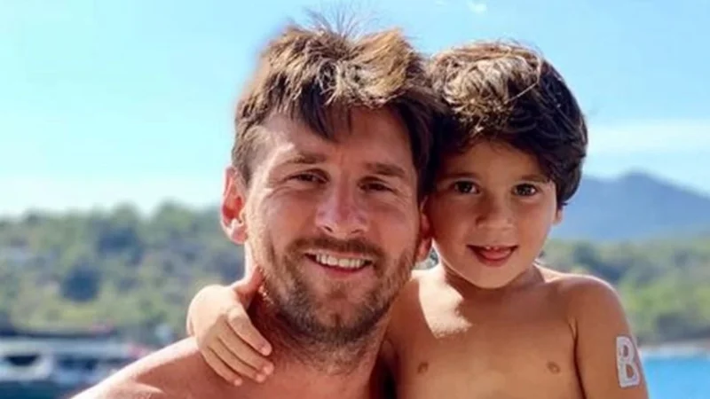 Mateo, el hijo de Lionel Messi, posó para la foto con un loro en su cabeza y revolucionó las redes sociales