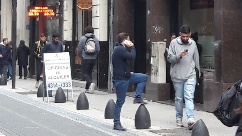 Saltar el cepo: cómo comprar más de 200 dólares de forma legal