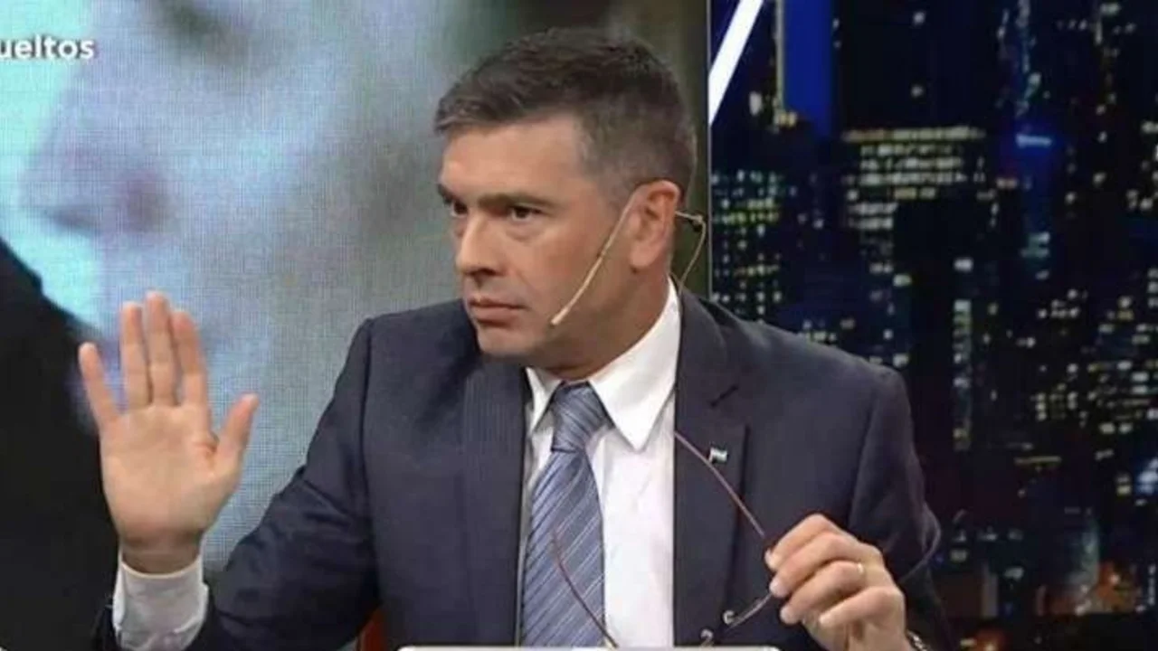 Mezcló todo: conductor de La Nación + acusó al gobierno de "macarthismo" y comparó con Cuba 