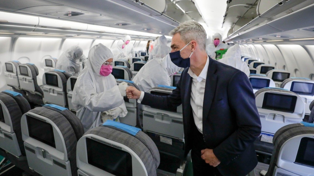 El Gobierno avanza en sistemas de desinfección en los aeropuertos