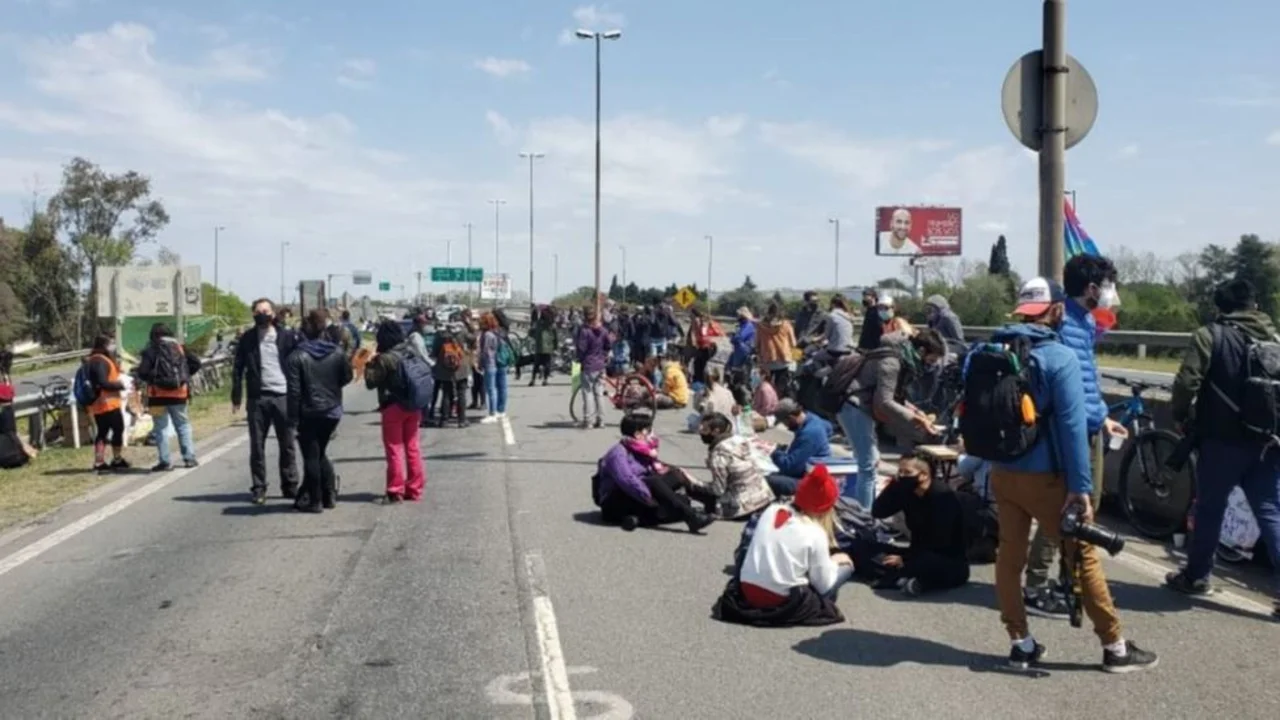 Incendios: manifestantes cortaron un puente y una autopista en Santa Fe