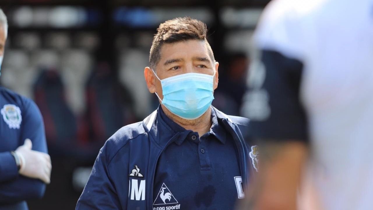 El partido entre Vélez y Gimnasia fue pospuesto por la muerte de Maradona