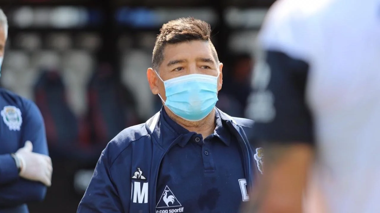 El partido entre Vélez y Gimnasia fue pospuesto por la muerte de Maradona