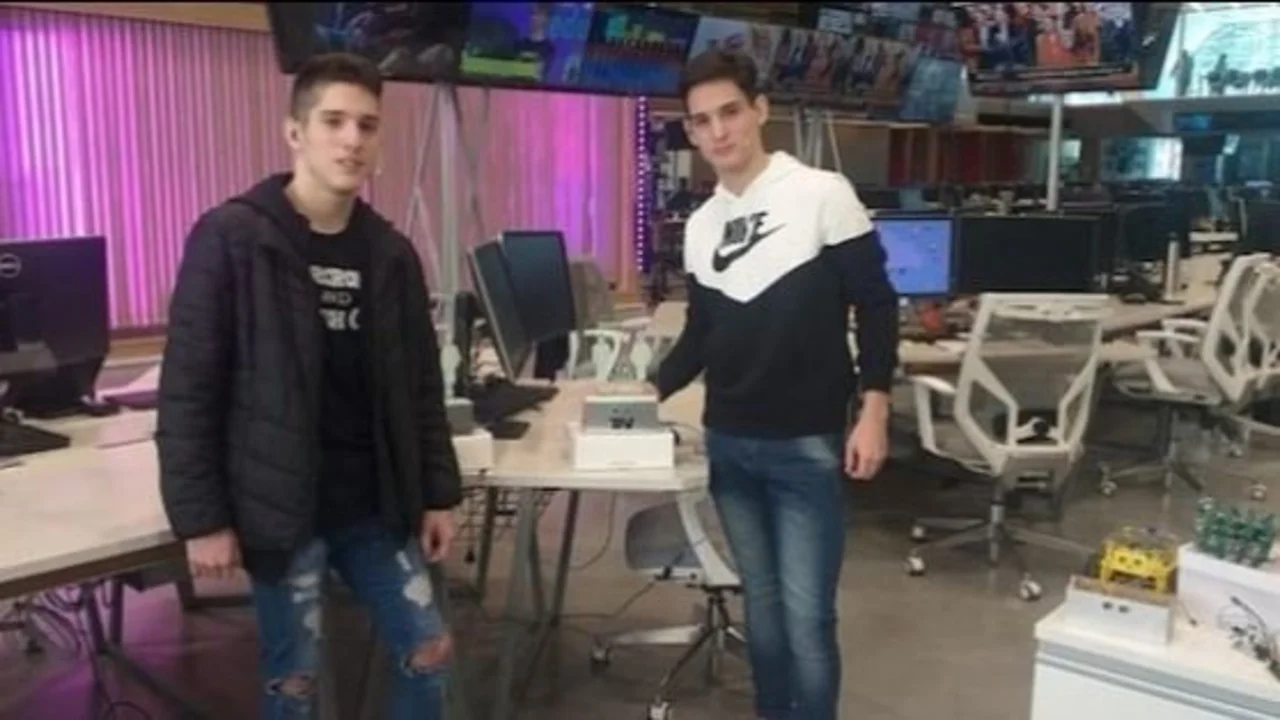 Tienen 16 años, son argentinos y crearon un dispositivo para respetar la distancia social