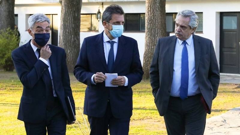 Vuelos y micros de larga distancia: Alberto Fernández define su habilitación