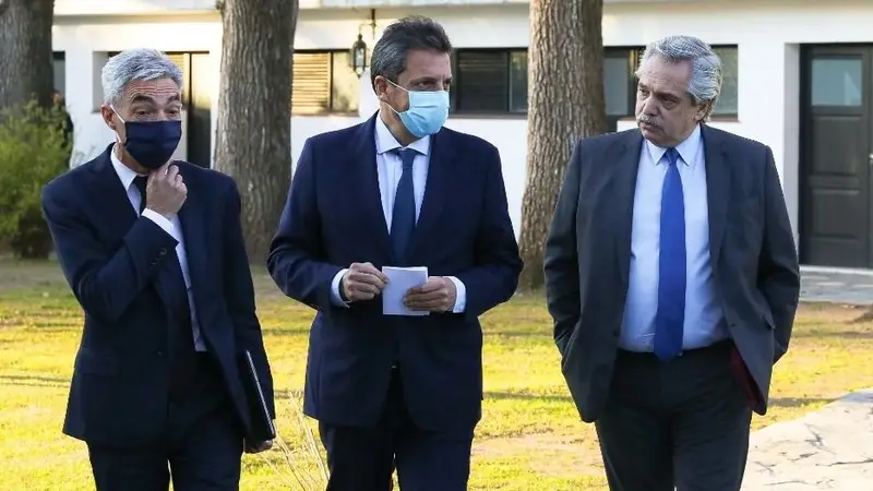 Vuelos y micros de larga distancia: Alberto Fernández define su habilitación