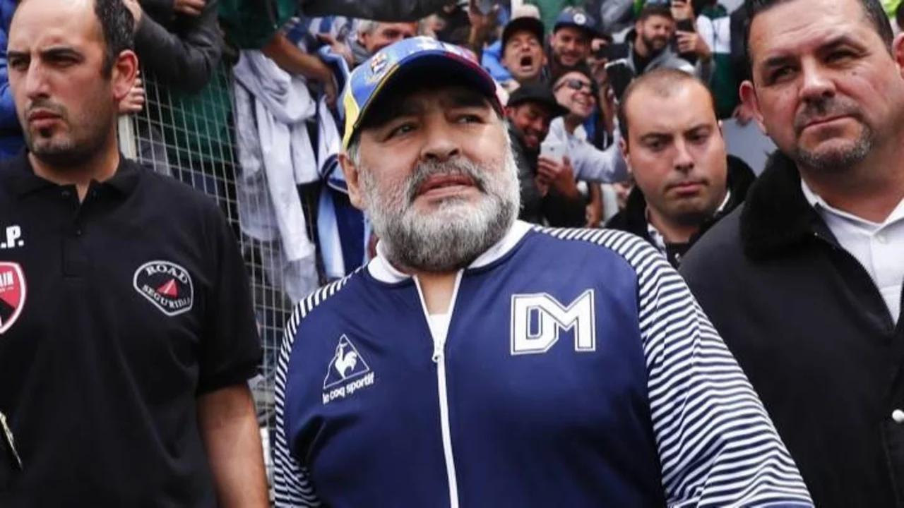 El doctor de Maradona: "Diego está internado porque quiere"