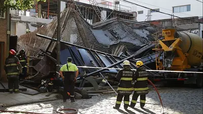 Rescatan a dos personas atrapadas tras el derrumbe de una obra en Belgrano Rescatan a dos personas atrapadas tras el derrumbe de una obra en Belgrano