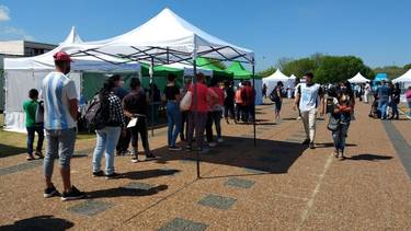 Guernica: fuerte despliegue estatal para contener urgencias y diseñar la salida