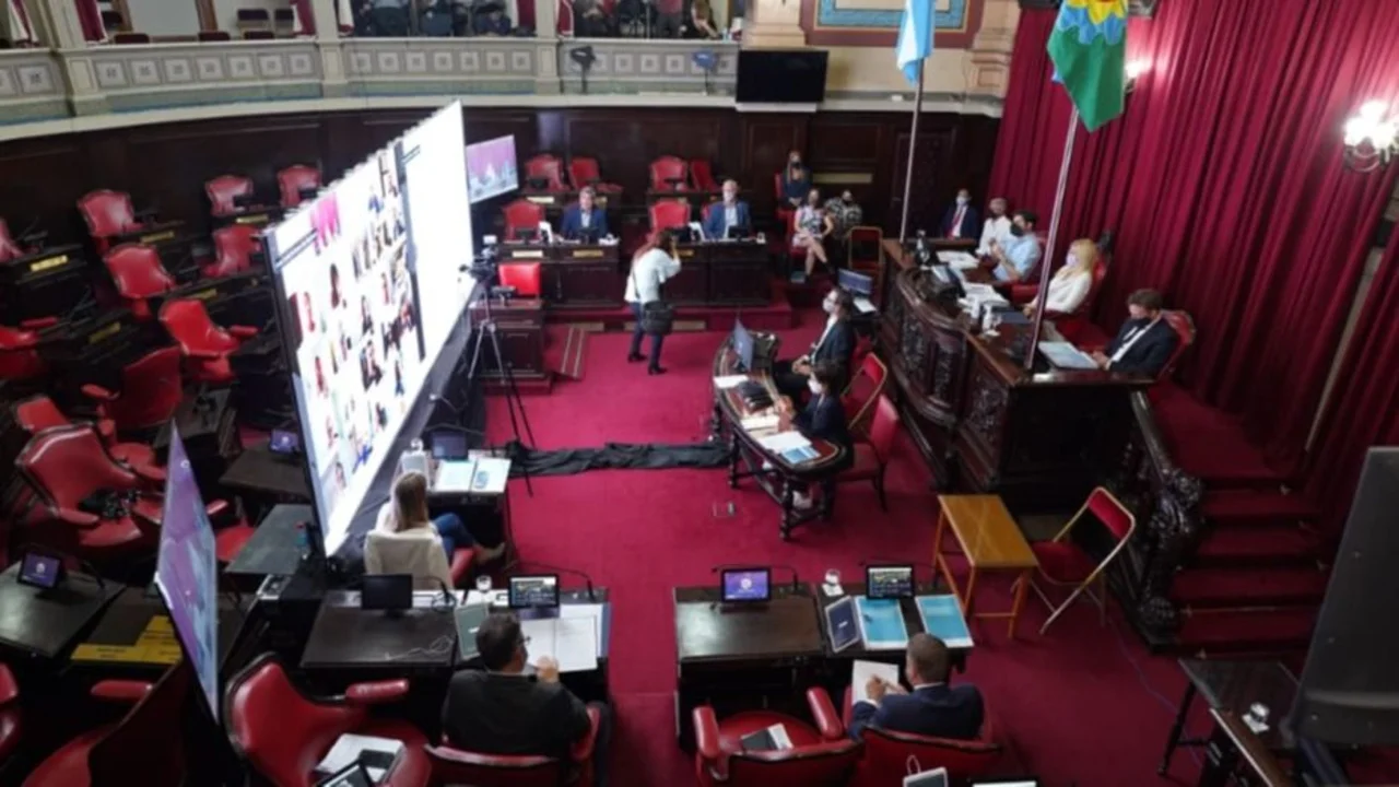 Coronavirus, vacaciones y habilitaciones: qué dijeron Bianco y Gollan en la Legislatura
