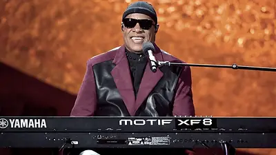 Tras 15 años sin lanzamientos, Stevie Wonder presenta dos nuevas canciones Tras 15 años sin lanzamientos, Stevie Wonder presenta dos nuevas canciones