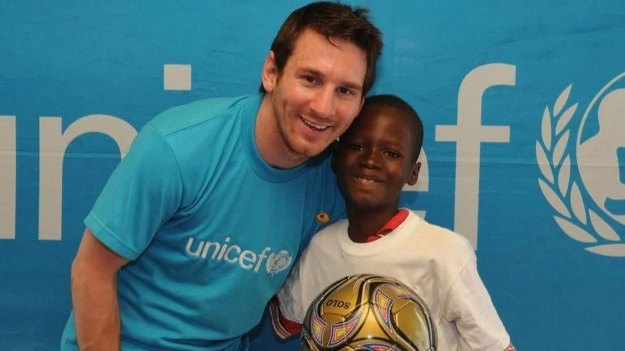 El secreto de Messi: cada día paga el desayuno de 15.000 niños en Mozambique