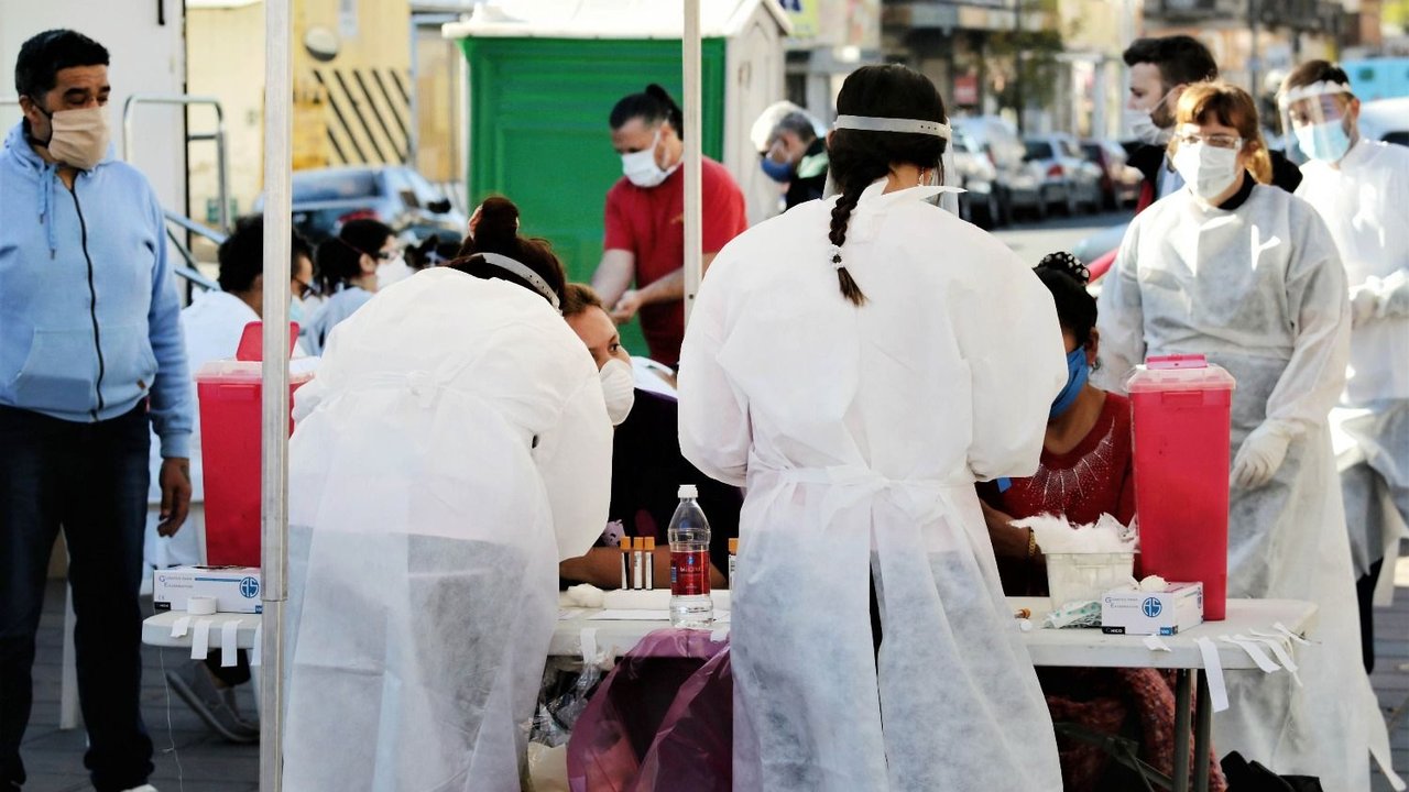 Dramático récord de casos de coronavirus: más de 18 mil en un día y crece en el interior