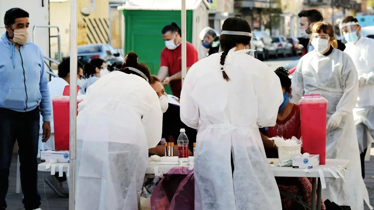 Dramático récord de casos de coronavirus: más de 18 mil en un día y crece en el interior