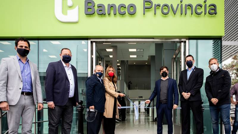 Axel Kicillof recorre la Provincia e inauguró obras en Ezeiza