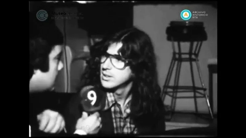 La histórica entrevista a Charly García en la que presentó La máquina de hacer pájaros
