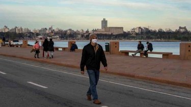 Uruguay analiza expulsar a extranjeros que no hagan cuarentena
