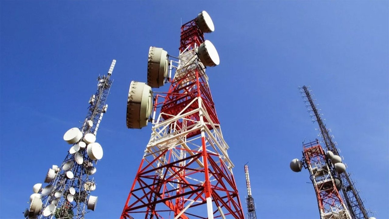 El Gobierno negocia con las Telco para reestructurar los nuevos servicios públicos 