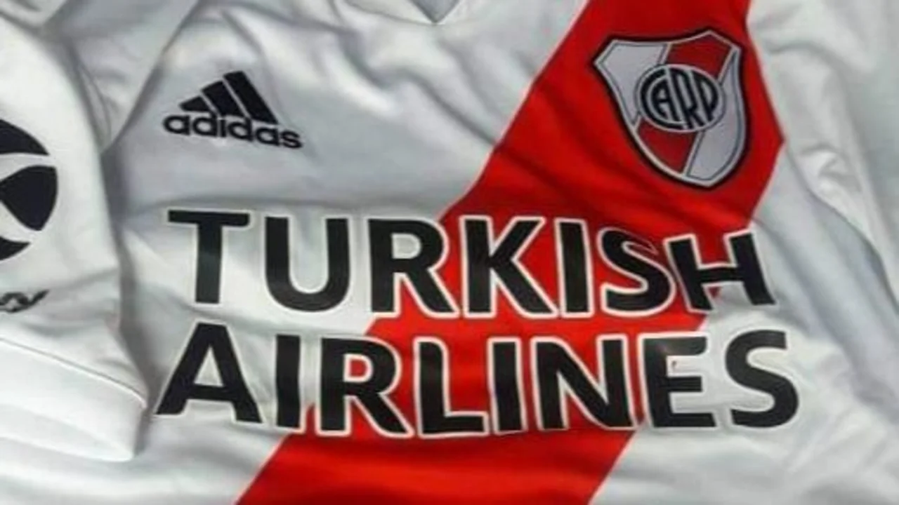 Fotos: se filtró la nueva y polémica camiseta titular de River