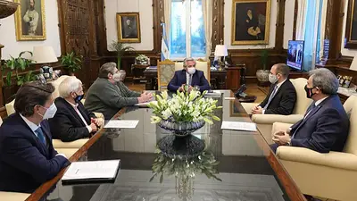 Alberto recibió a empresarios que pretenden invertir más de 5 mil millones de dólares Alberto recibió a empresarios que pretenden invertir más de 5 mil millones de dólares