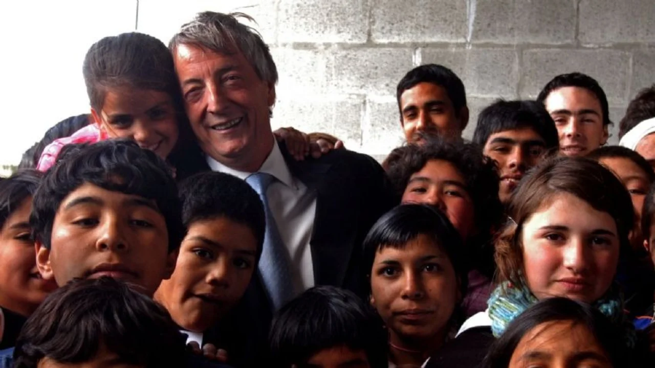 Movimientos sociales hacen una vigilia en mil barrios populares en homenaje a Néstor Kirchner