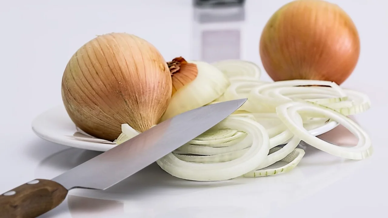 Cómo picar cebollas sin llorar: el truco definitivo para no sufrir en la cocina