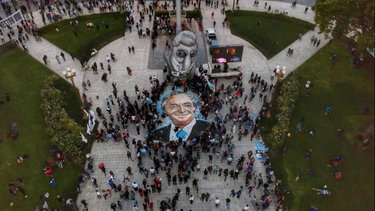 La impactante pintada de Néstor Kirchner en Plaza de Mayo 