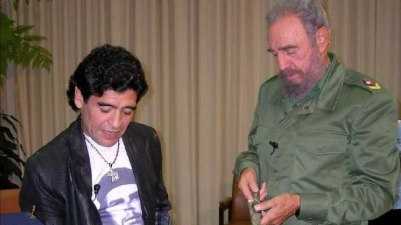 Diez encuentros únicos que solo Maradona podía tener