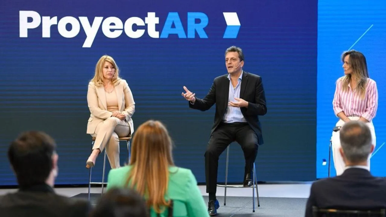 Massa presentó una Escuela de Gobierno y llamó a construir "un gran acuerdo para la Argentina"