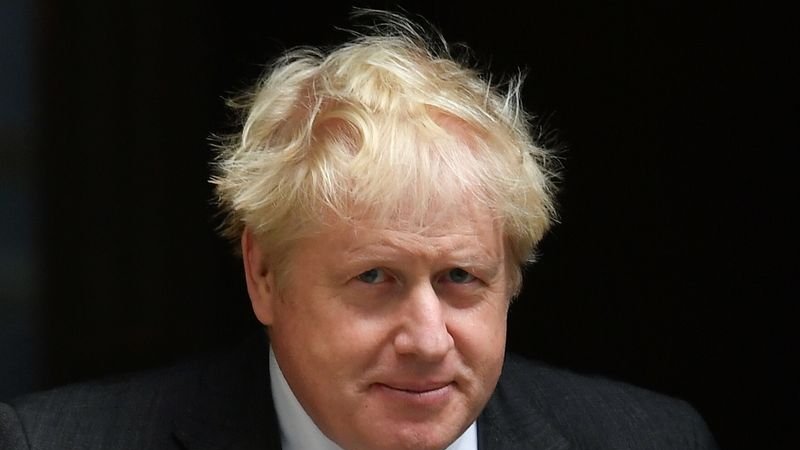Boris Johnson jaqueado por la escasez de combusible y alimentos en Reino Unido