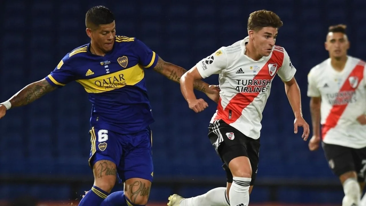 Marcos Rojo y Julián Álvarez en un Superclásico entre River y Boca