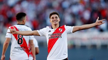 Los goles de Julián Álvarez y la polémica expulsión de Marcos Rojo