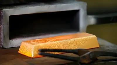 Oro toca máximo de más de una semana ante descenso del dólar Oro toca máximo de más de una semana ante descenso del dólar