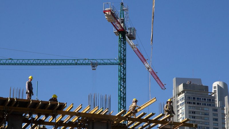 Tras dos subas consecutivas, la construcción cedió 2,6% en agosto