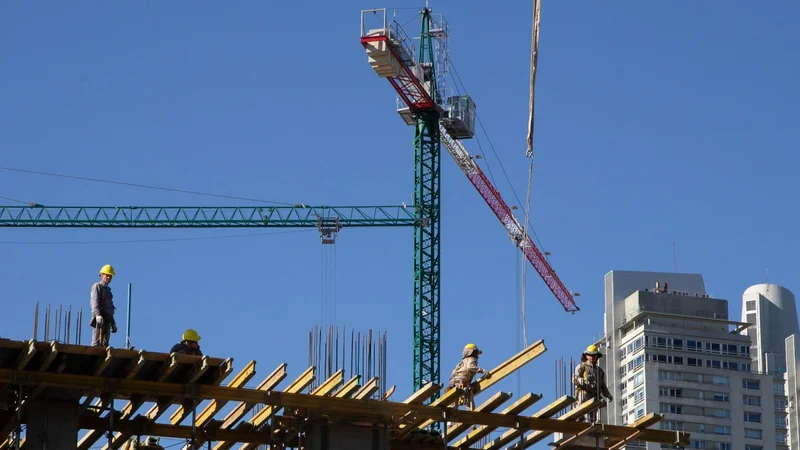 Tras dos subas consecutivas, la construcción cedió 2,6% en agosto